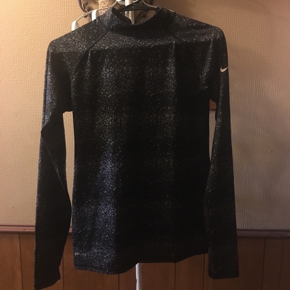 Nike Tops - EUC Nike Dri Fit Top